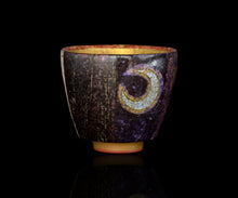 画像をギャラリービューアに読み込む, 伊藤北斗 釉刻色絵金銀彩 面取ぐい呑 -Cat-
