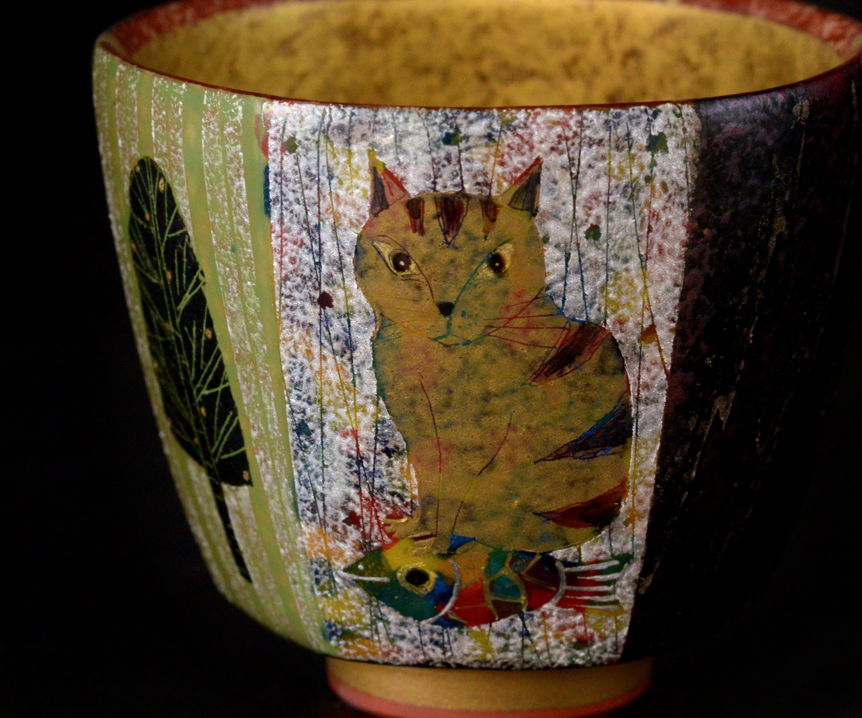 伊藤北斗 釉刻色絵金銀彩 面取ぐい呑 -Cat- – 窯と土～Kama-to-tsuchi～