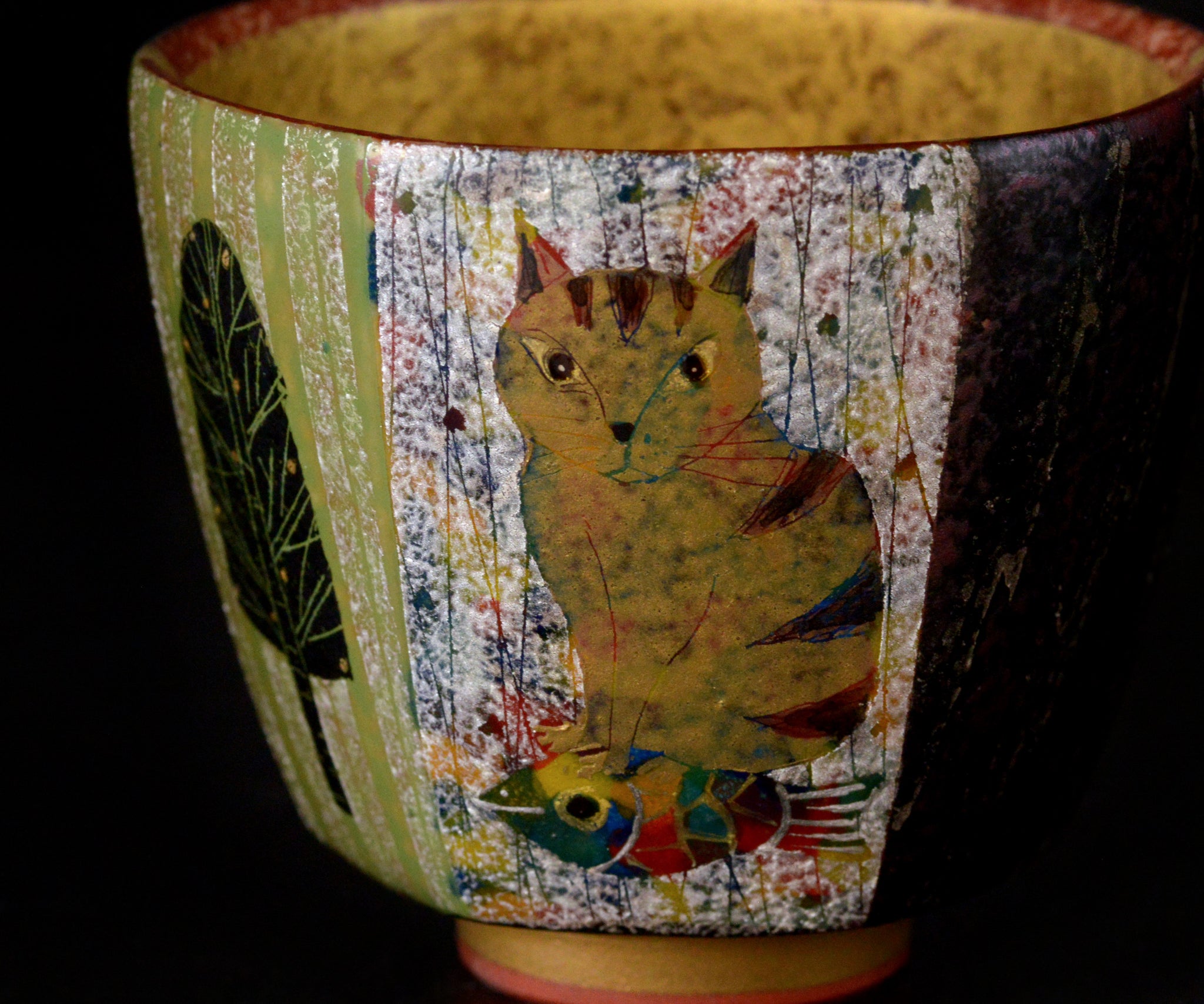 伊藤北斗 釉刻色絵金銀彩 面取ぐい呑 -Cat- – 窯と土～Kama-to-tsuchi～