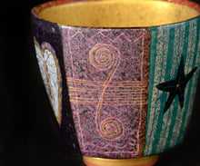 画像をギャラリービューアに読み込む, 伊藤北斗 釉刻色絵金銀彩 面取ぐい呑 -Anglerfish-
