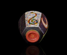画像をギャラリービューアに読み込む, 伊藤北斗 釉刻色絵金銀彩 面取ぐい呑 -Snake-
