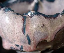 画像をギャラリービューアに読み込む, 加藤真美 フロスト釉 酒盃「玄武」
