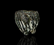 画像をギャラリービューアに読み込む, 塚本治彦 黒織部ぐい呑
