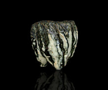 画像をギャラリービューアに読み込む, 塚本治彦 黒織部ぐい呑
