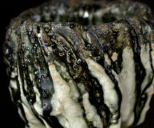 画像をギャラリービューアに読み込む, 塚本治彦 黒織部ぐい呑
