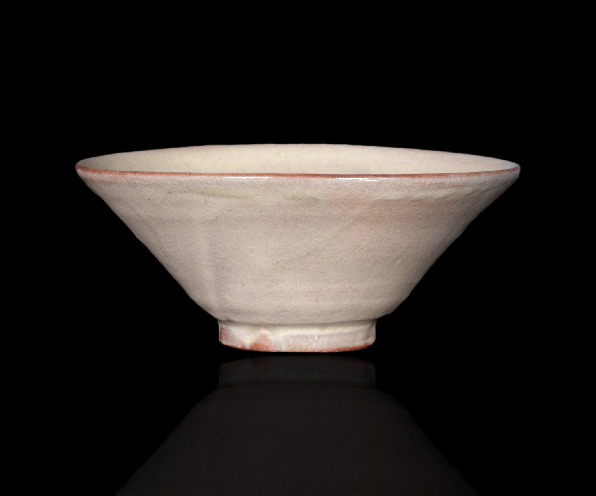 三藤るい 粉引茶碗 銘「沙羅」 – 窯と土～Kama-to-tsuchi～