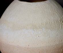 画像をギャラリービューアに読み込む, アマンダトン mono no aware 天然草木染め小壺
