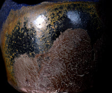 Load image into Gallery viewer, Hiroshi Gozeki Tousai Sohen-guro Chawan
