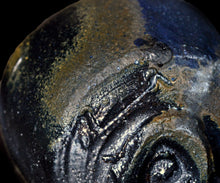 Load image into Gallery viewer, Hiroshi Gozeki Tousai Sohen-guro Chawan
