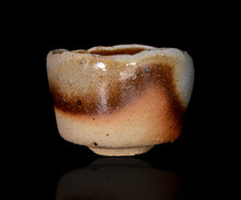 Load image into Gallery viewer, Hiroshi Goseki Hiyama Bizen chawan Emerald flowsion
