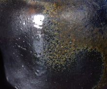 Load image into Gallery viewer, Hiroshi Gozeki Sohen-Guro Chawan Communion
