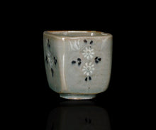 Load image into Gallery viewer, Tasuku Mitsufuji celadon inlaid square cup
