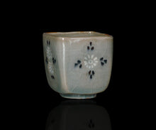 Load image into Gallery viewer, Tasuku Mitsufuji celadon inlaid square cup
