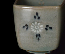Load image into Gallery viewer, Tasuku Mitsufuji celadon inlaid square cup
