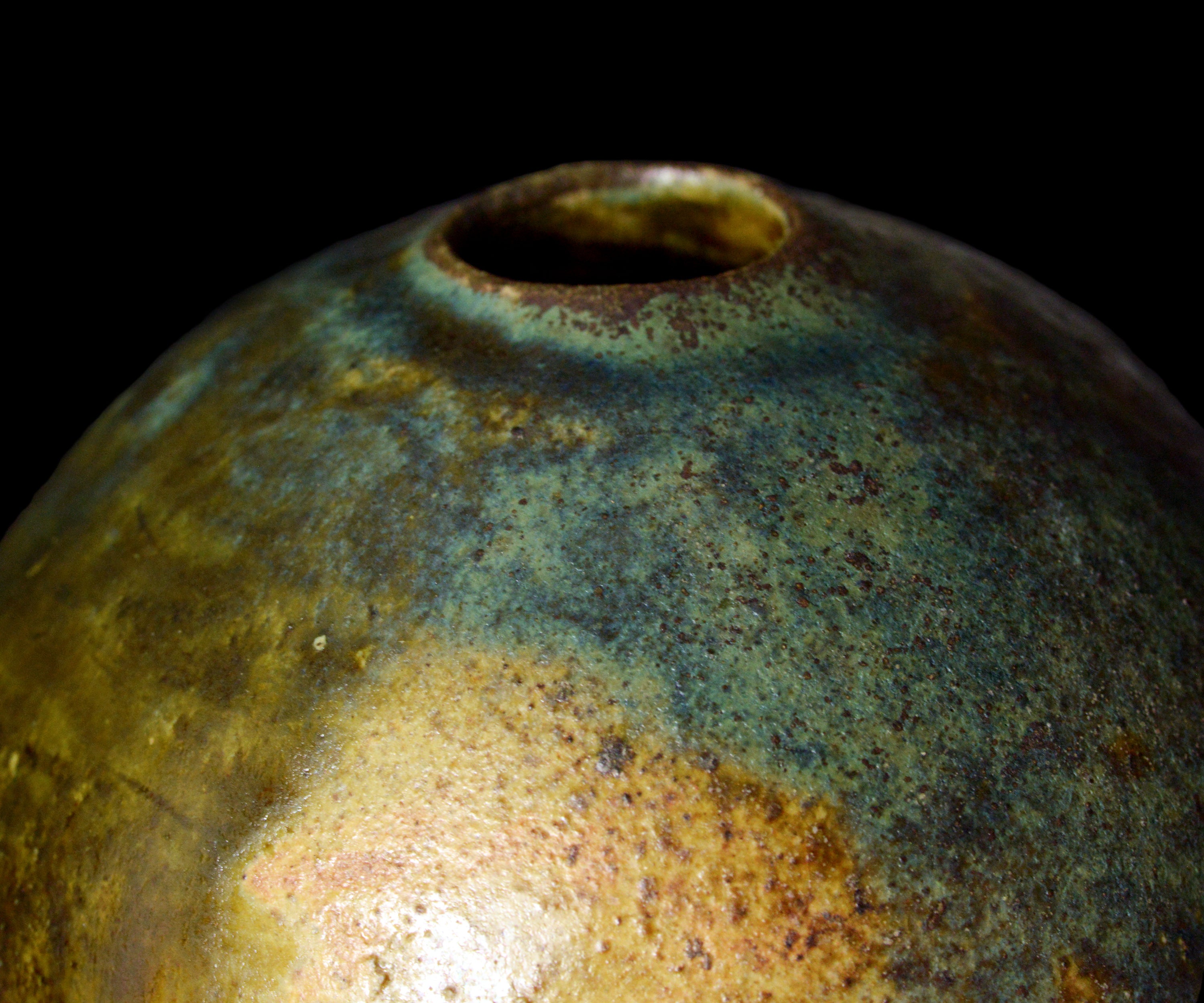 加藤亮太郎 織部花入– 窯と土～Kama-to-tsuchi～