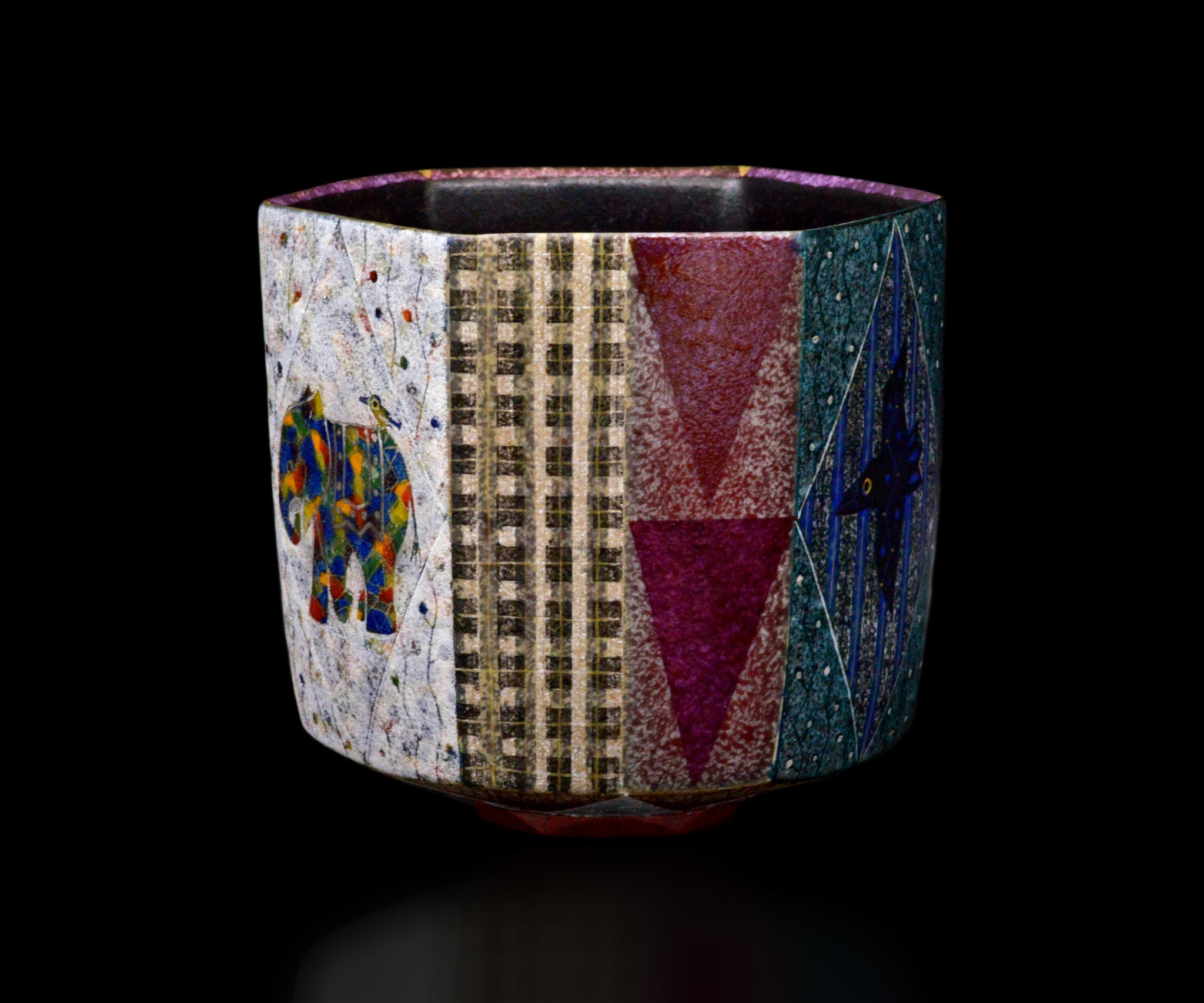 人気作家 伊藤 北斗 釉刻色絵金銀彩 茶入 バラ 魚 四方桟 共箱 e166 人気作家 伊藤 北斗 釉刻色絵金銀彩 茶入 バラ 魚 四方桟 共箱