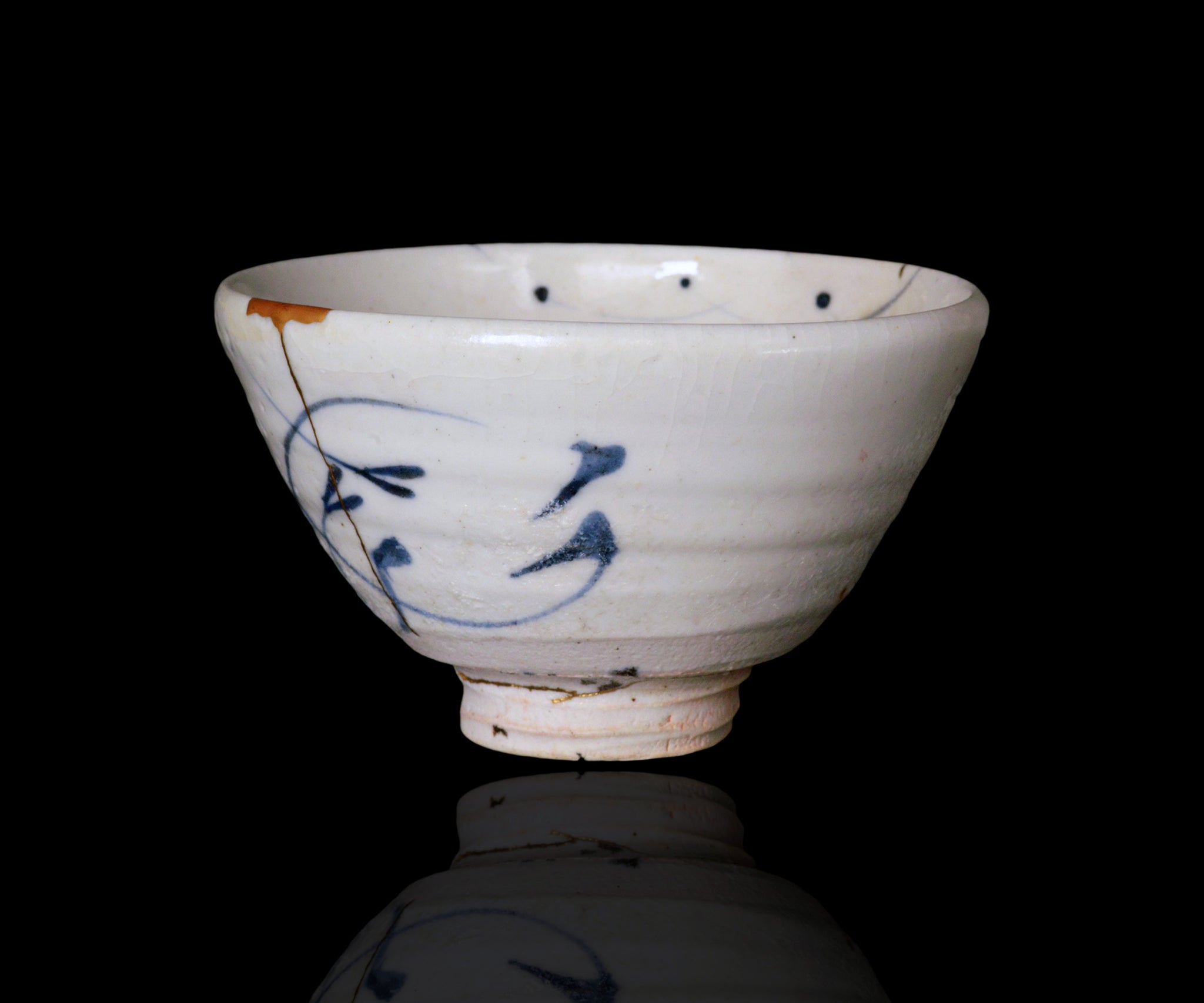 マイケルマルティノ 泉山染付井戸型金継ぎ茶盌 – 窯と土～Kama-to-tsuchi～