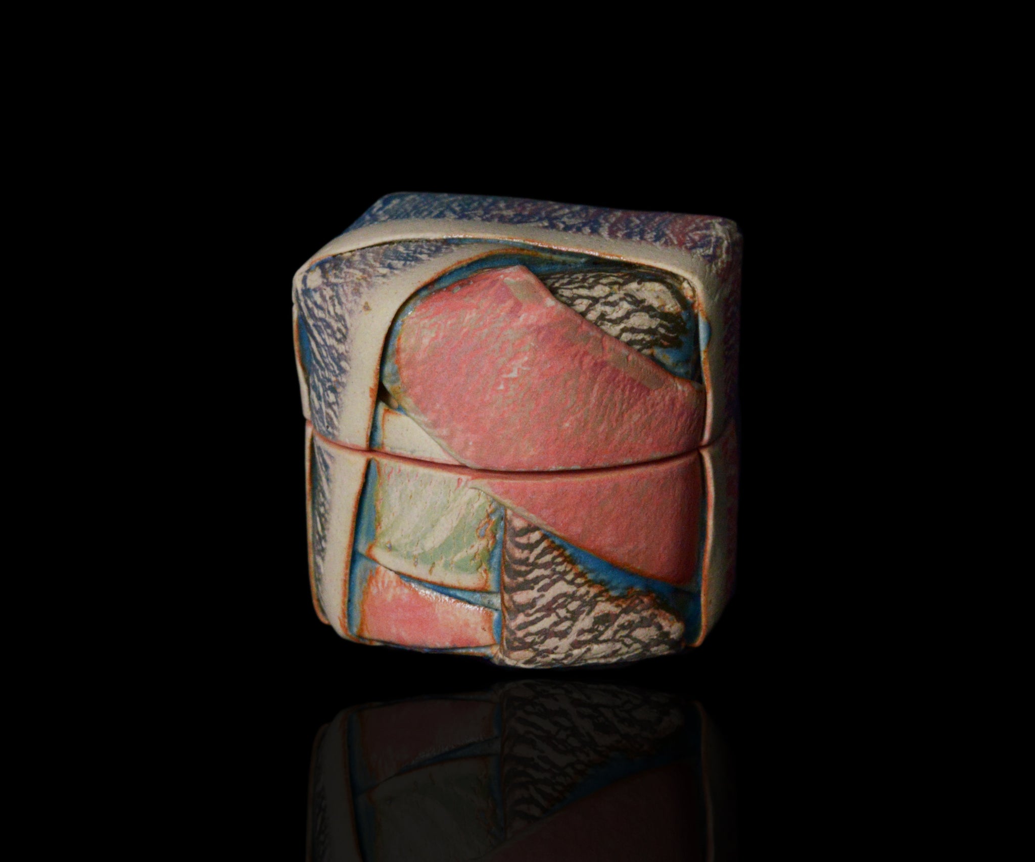 彫紋壺 上絵金彩花鳥図蓋付飾壺 文化遺産オンライン