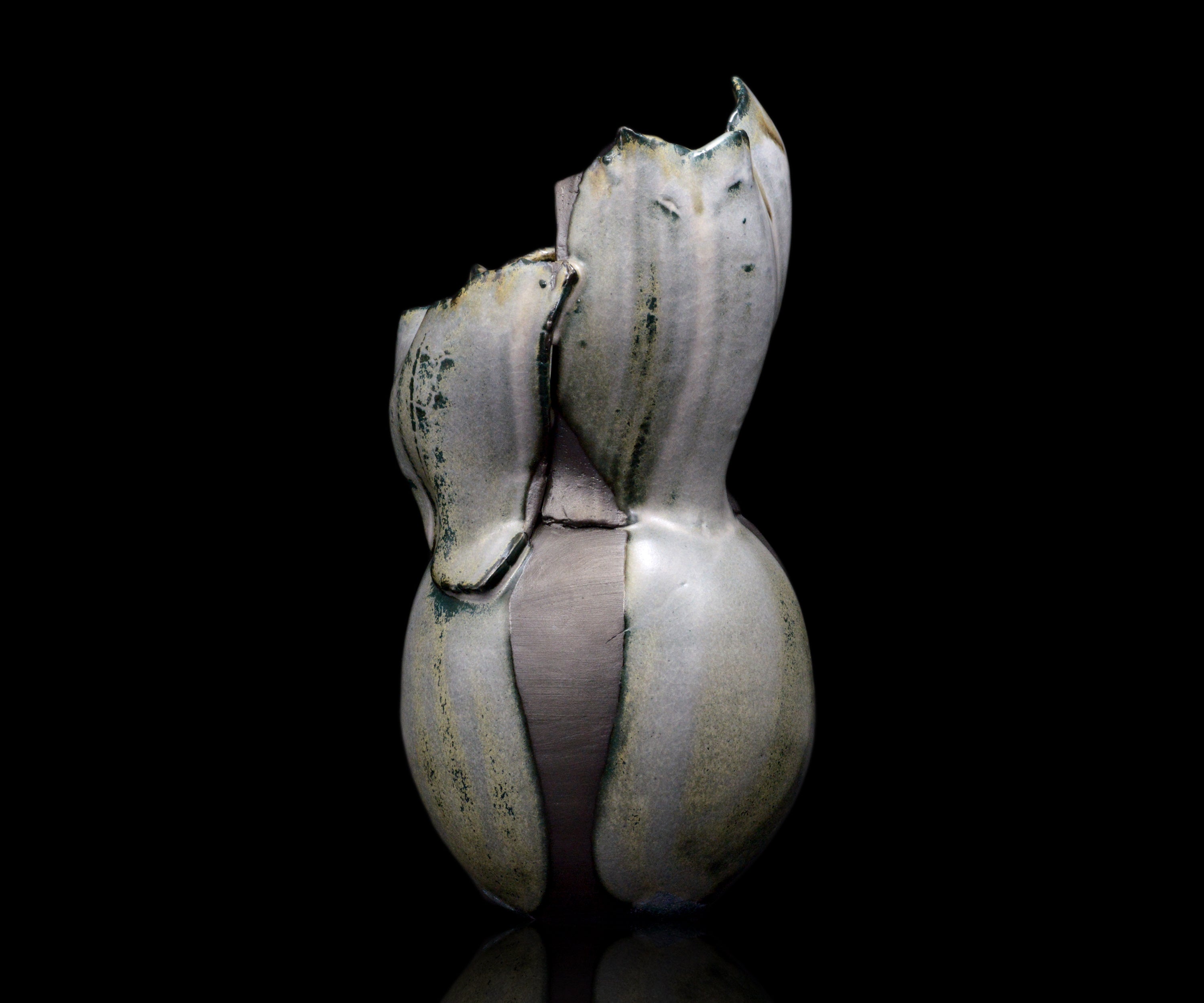 加藤真美 フロスト釉 黒磁花入 – 窯と土～Kama-to-tsuchi～