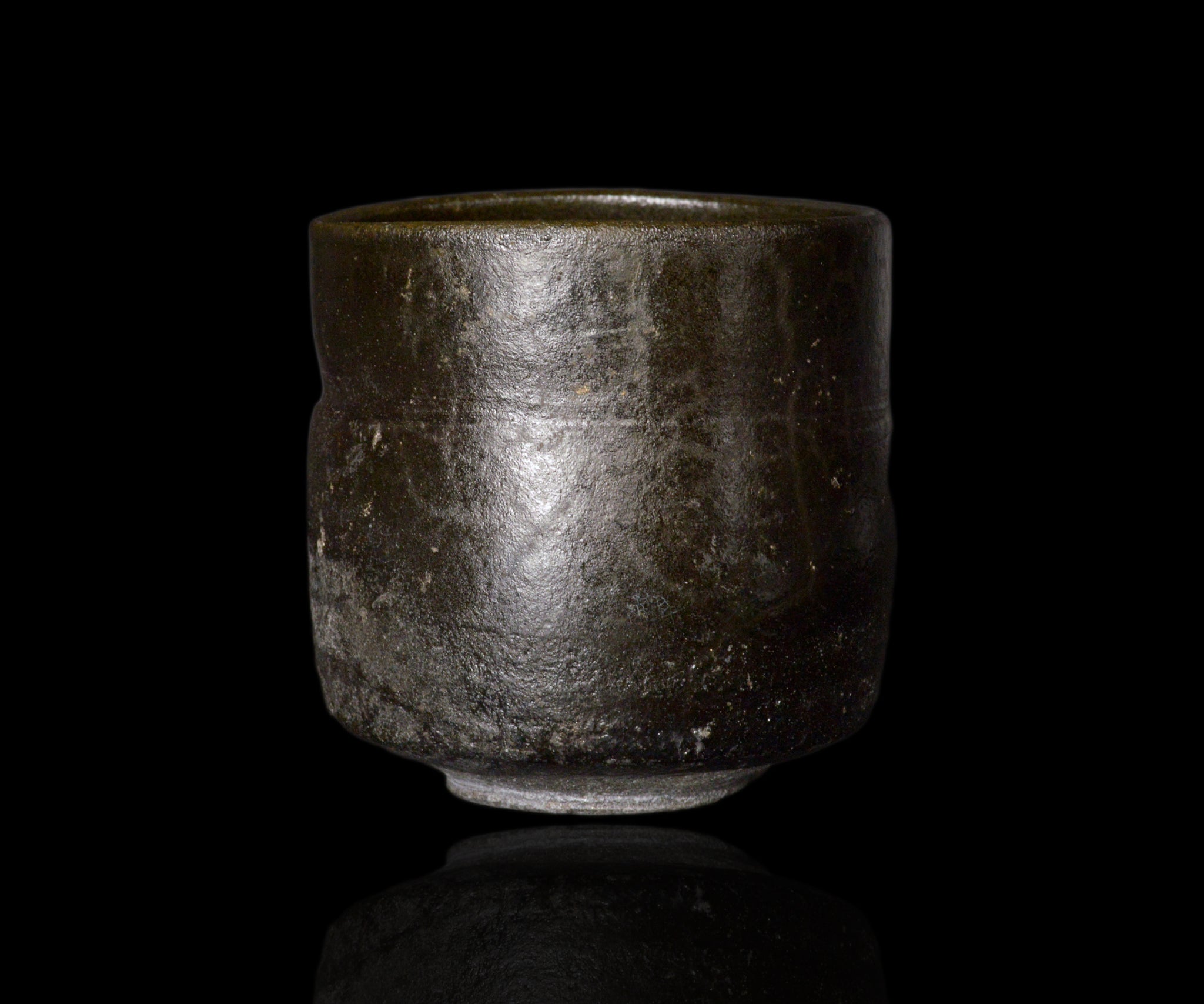 三藤るい / 黒唐津ぐい呑（一点物） – HULS GALLERY TOKYO