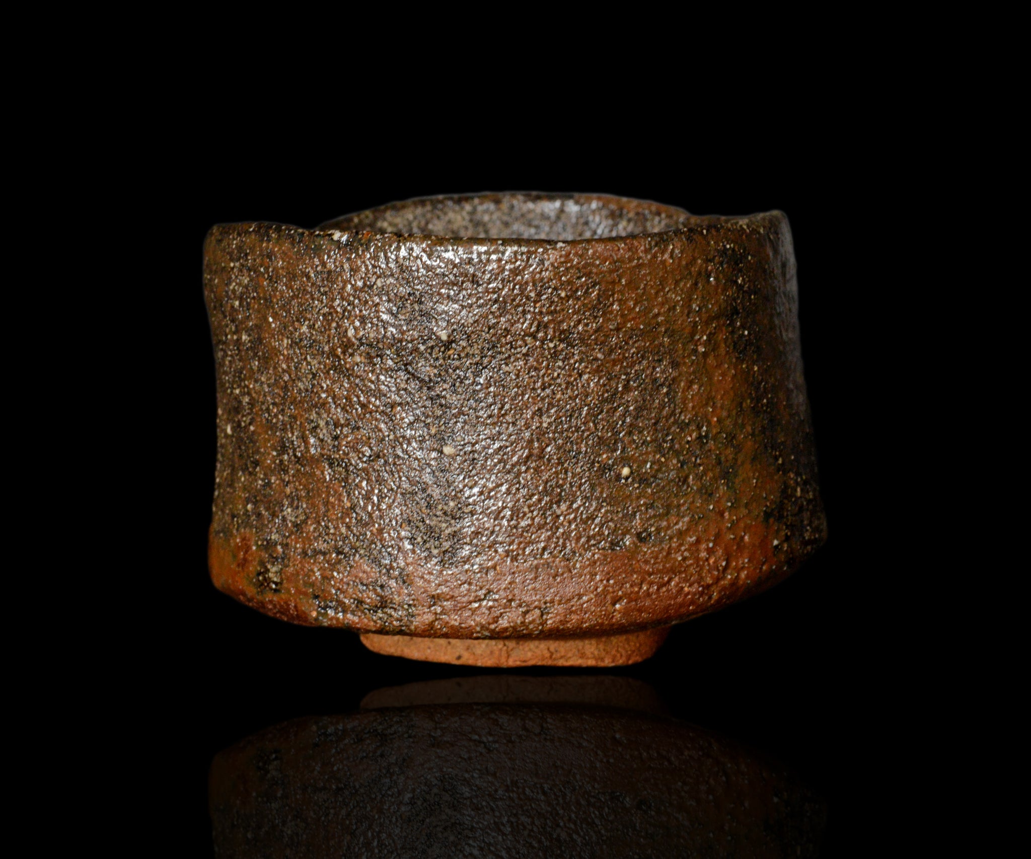 西浦武 越前鉄釉茶盌 – 窯と土～Kama-to-tsuchi～