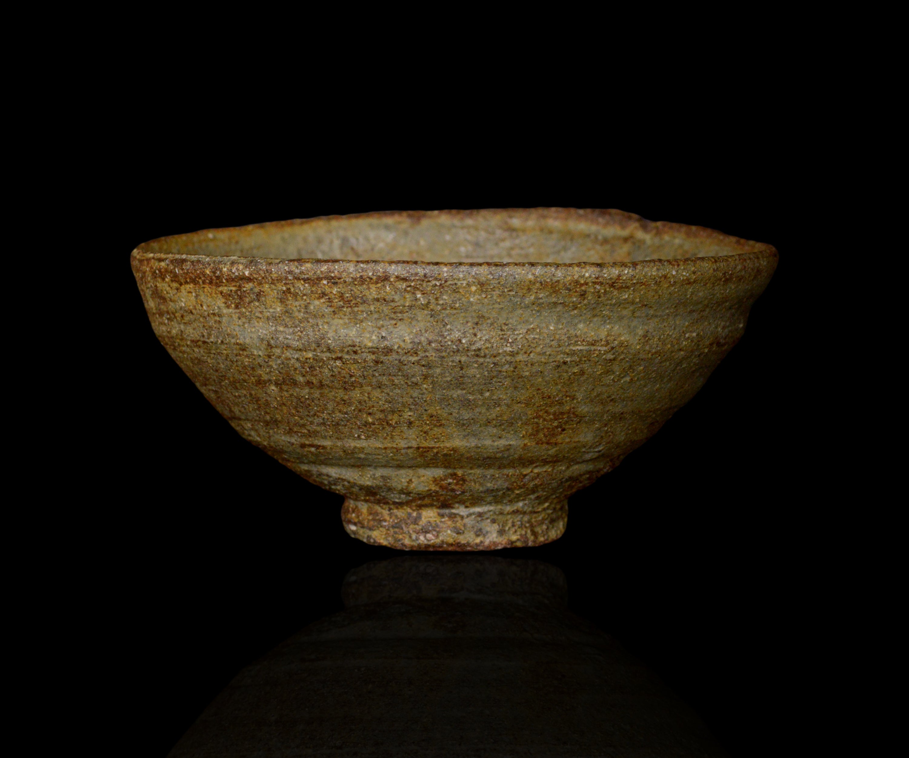 三藤るい 柿の蔕茶碗 – 窯と土～Kama-to-tsuchi～