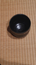 ギャラリービューア三藤るい 黒唐津茶碗に読み込んでビデオを見る
