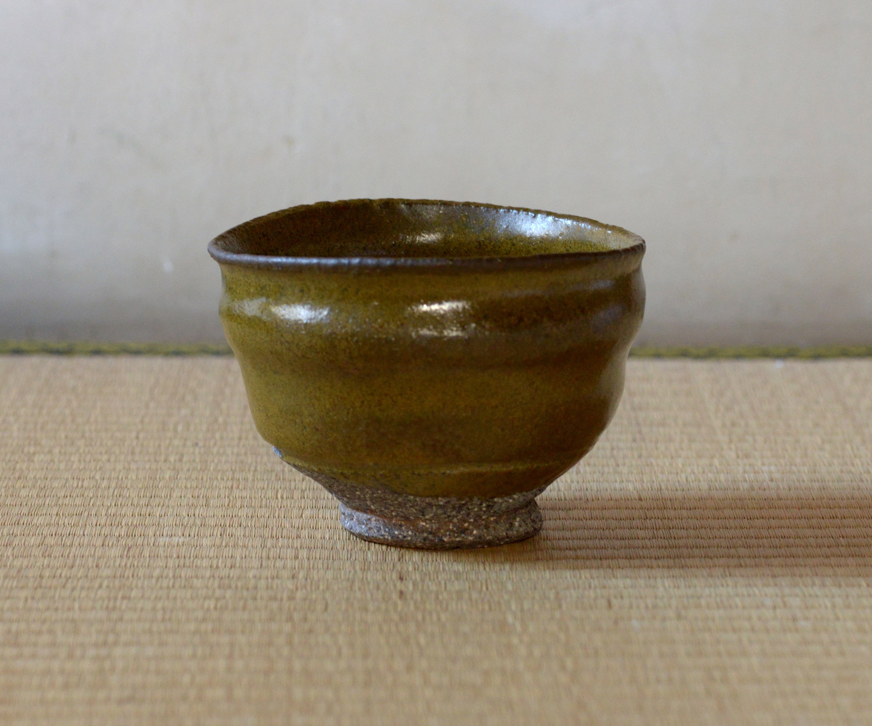 三藤るい 黒唐津茶碗 – 窯と土～Kama-to-tsuchi～