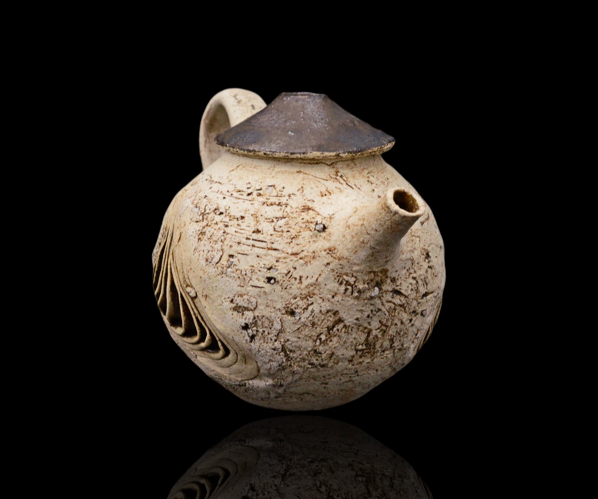 泉田之也 積層粉引茶壺 – 窯と土～Kama-to-tsuchi～