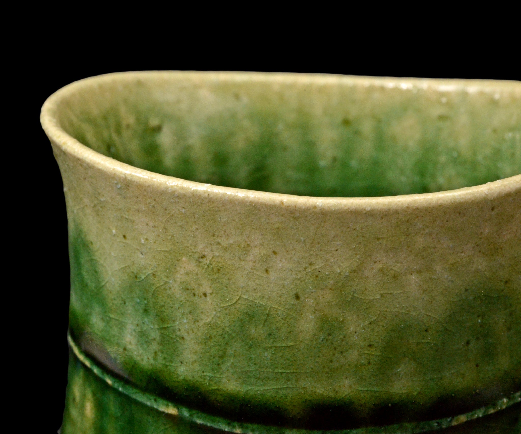 人気作家鈴木徹作 緑釉酒呑 個展作品 松坂屋名古屋店】約5年ぶりの個展「鈴木徹 作陶展 ―破殻