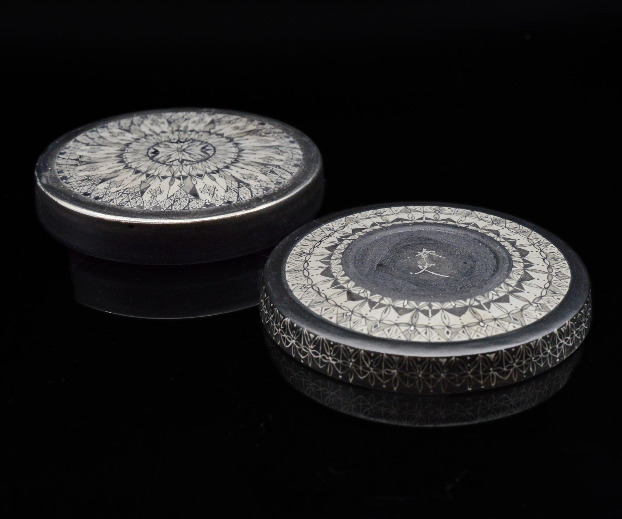 多田幸史 幾何紋白金彩 合子 – 窯と土～Kama-to-tsuchi～