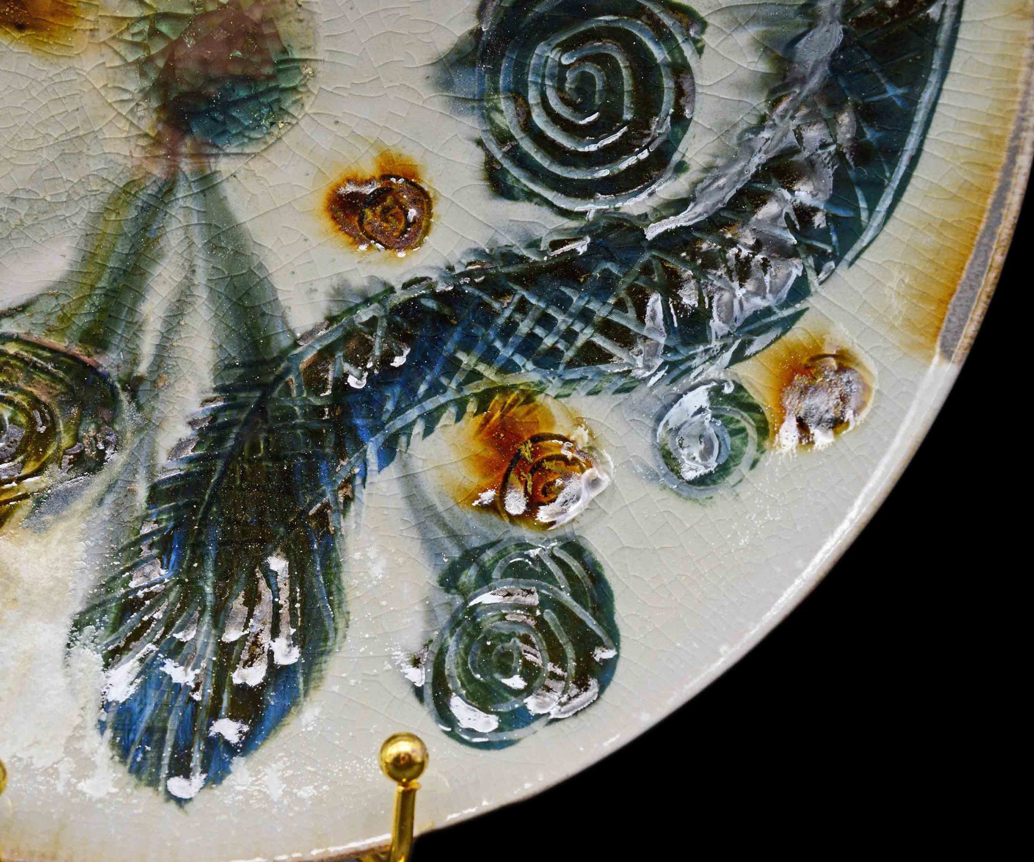 光藤佐 皿 光藤佐 鉄絵線刻龍紋皿 9寸 – 窯と土～Kama-to-tsuchi～