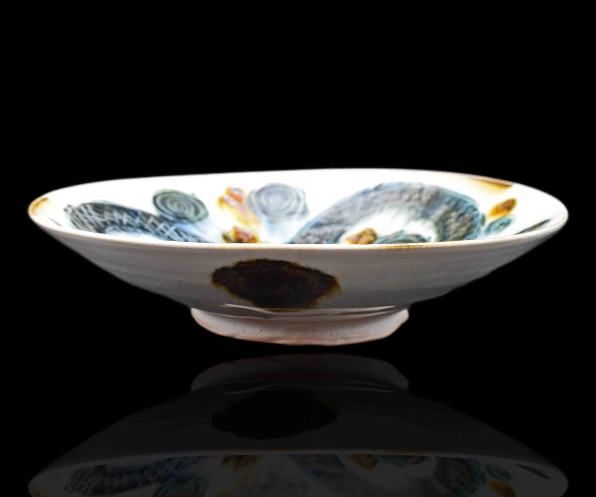 光藤佐 鉄絵線刻龍紋皿 9寸 – 窯と土～Kama-to-tsuchi～